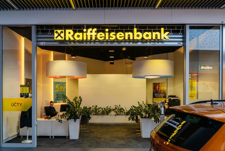 Raiffeisenbank v OC FRÝDA