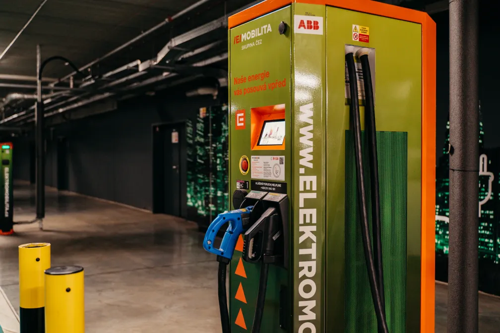 Nabíjecí stanice pro elektromobily v OC FRÝDA 3