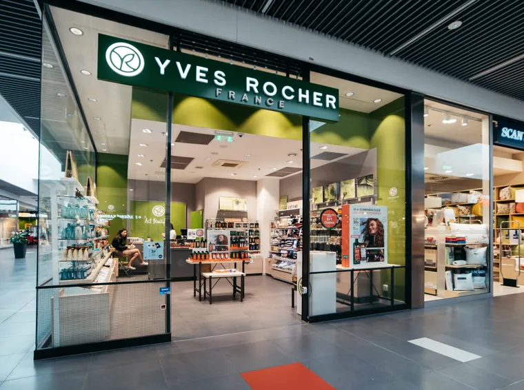 YVES ROCHER v OC FRÝDA